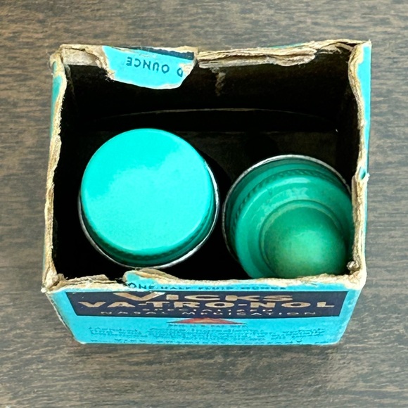 VINTAGE VICKS VA-TRO-NOL NASAL MEDICATION WITH EYE DROPPER AND BOX - Picture 5 of 9